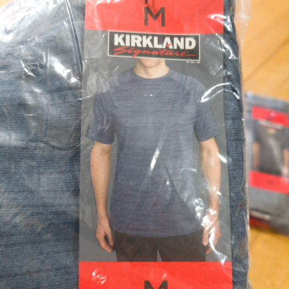 Kirkland - 2 PACK - NWT Men's Moisture Wicking Activewear T-Shirt - SIZE MEDIUM - Picture 8 of 10